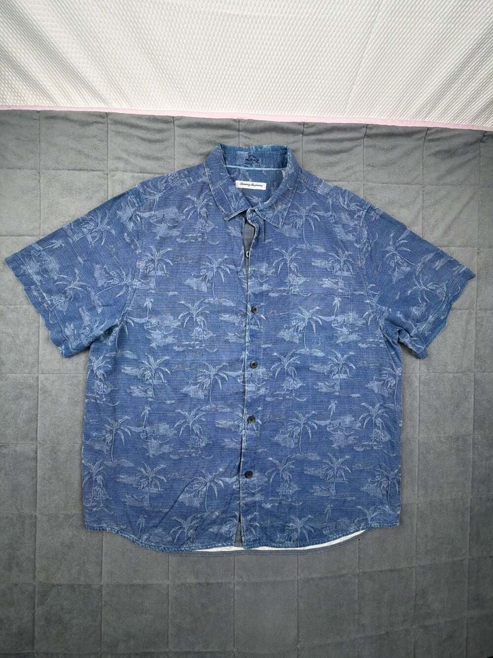 Tommy Bahama 100% Silk Palm Tree Print Short Sleeve Camp Shirt